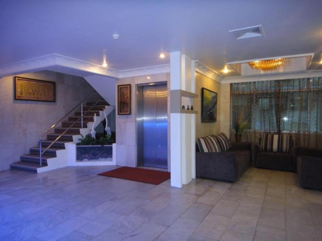 Regent Hotel Bintulu Bagian luar foto