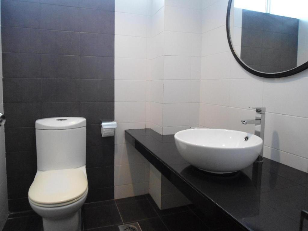 Regent Hotel Bintulu Bagian luar foto