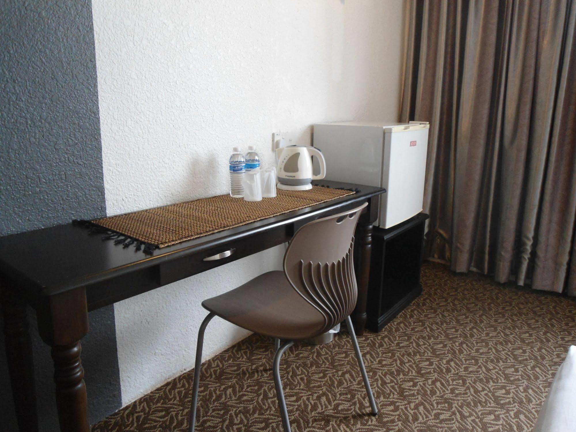 Regent Hotel Bintulu Bagian luar foto