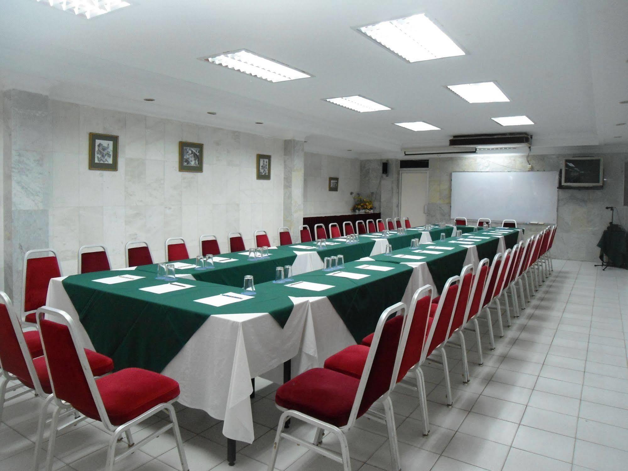 Regent Hotel Bintulu Bagian luar foto