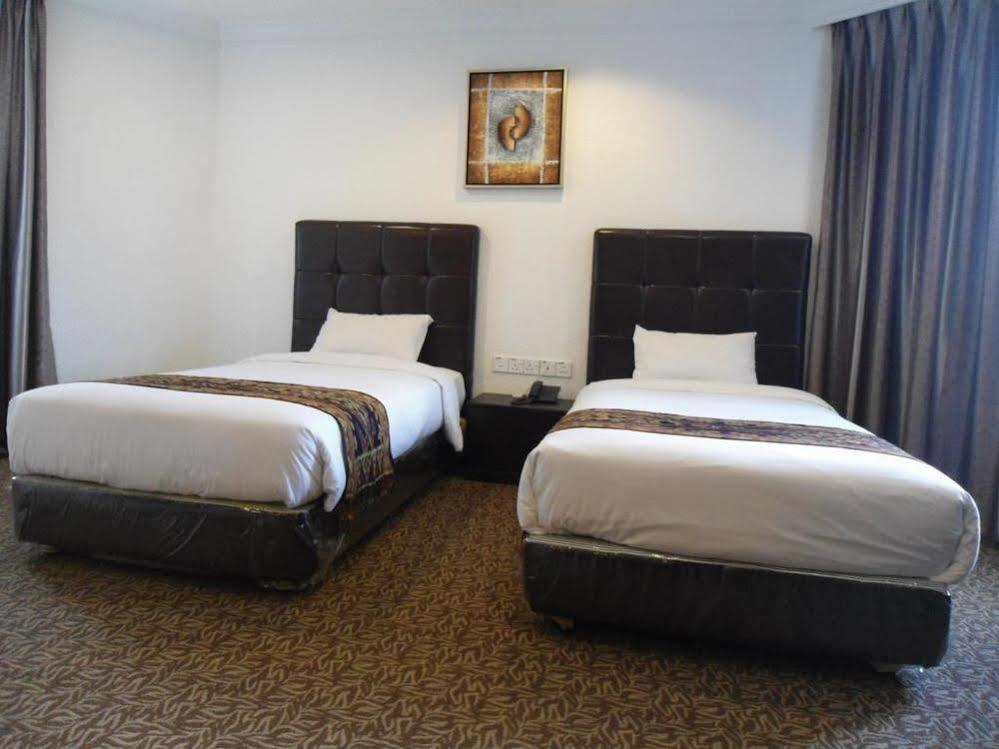 Regent Hotel Bintulu Bagian luar foto