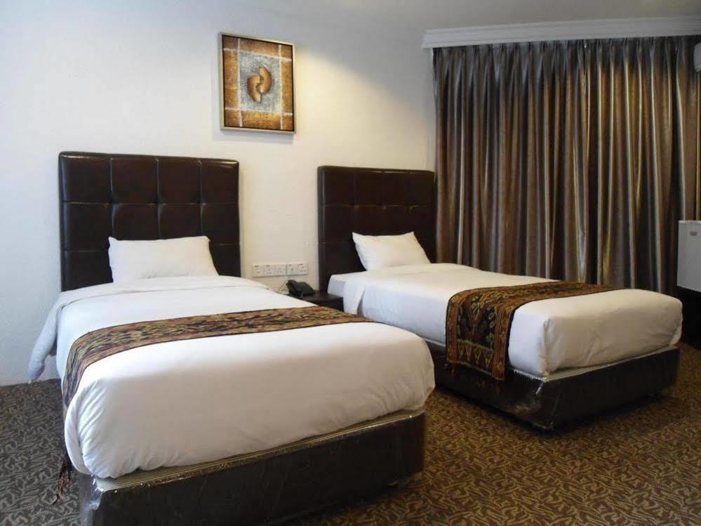 Regent Hotel Bintulu Bagian luar foto
